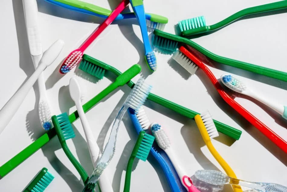 How to Clean a Toothbrush